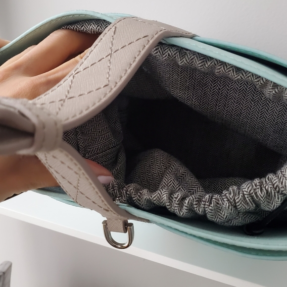 Handheld Bag - Picture 3 of 5